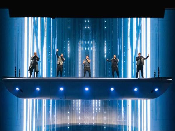 En Las Vegas, la apuesta de los Backstreet Boys por el espectáculo Into The Millennium se convirtió en uno de los fenómenos musicales más comentados de la temporada. El Sphere, recinto que ha albergado a estrellas internacionales, ahora es testigo del regreso del quinteto con un formato que redefine la rentabilidad de una residencia.