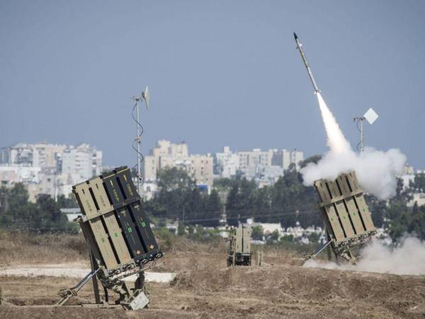 La batería de defensa antiaérea de Israel, una de las más exhaustivas y sofisticadas del mundo, superó con éxito el ataque de Irán de junio de 2025, cuando interceptó un 86 % de los 550 misiles y un 99 % de los 1.000 drones que lanzó contra territorio israelí. Así funciona: