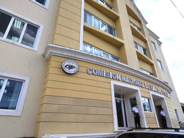 La Comisión Nacional de Bancos y Seguros destaca entre las instituciones públicas que pagan jugosos salarios en Honduras.