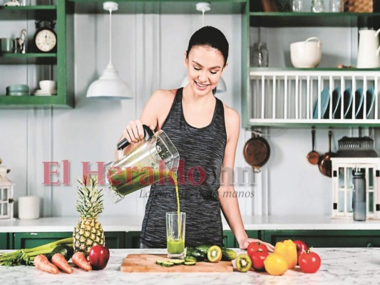 Evite agregar fruta a sus jugos porque pierden parte de su calidad nutricional cuando las licúa.