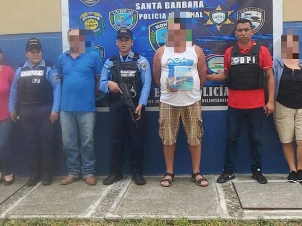 Luego que un equipo de agentes de la DPI, ejecutaran diferentes diligencias investigativas, se logró ubicar y capturar a estos cuatro exregidores, en el departamento de Santa Bárbara.