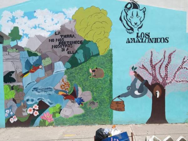 El Instituto Técnico Saúl Zelaya Jiménez, ubicado en la colonia La Rosa de Comayagüela, luce un nuevo rostro gracias a murales ecológicos creados por estudiantes y docentes.