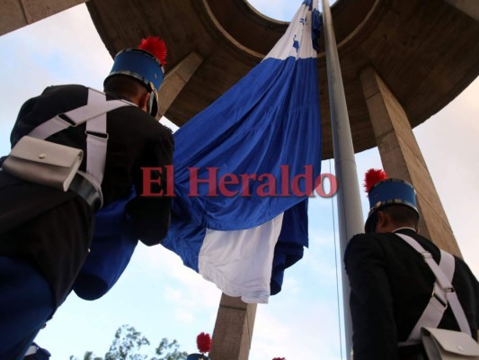 Hoy se conmemora el Día de la Bandera Nacional como signo más representativo del país. Foto: Jimmy Argueta/EL HERALDO.