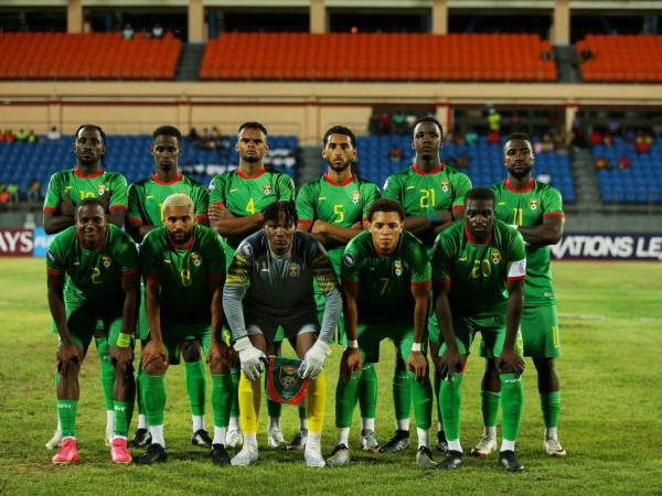 La Selección de Granada tratará de contrarrestar el ataque hondureños alineando a sus mejores hombres en el partido que sostendrán a partir de las 8:10 p.m. en el Estadio Nacional “Chelato Uclés”. El equipo caribeño hará una combinación de jugadores, quienes militan en el ámbito local, mientras que otros son legionarios que van desde la tercera división de Inglaterra hasta la de Estados Unidos. A continuación el posible 11 de los granadinos contra la “H”.