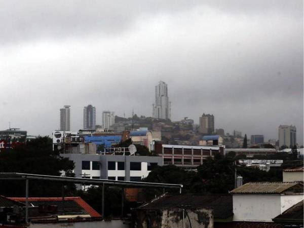 Copeco instó a la ciudadanía a asegurar los techos de las viviendas y a realizar labores de limpieza en canaletas, desagües, cunetas y tragantes.