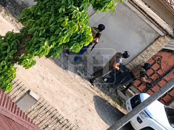 Lo que comenzó como un operativo policial en la frontera de Corinto, Omoa, Cortés, terminó convertido en una escena de violencia que hoy mantiene bajo tensión a las autoridades hondureñas. Conozca cuál era el objetivo del operativo, a continuación.