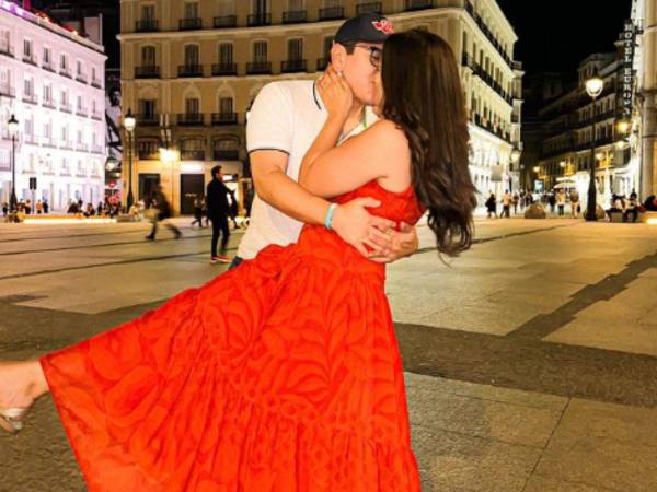 Los rumores de que Carolina Lanza podría estar buscando un nuevo paso en la relación con su actual pareja, con quien lleva aproximadamente dos años, vuelve a tomar fuerza, y es que a través de un video de Instagram se escucha como los colegas de la presentadora mencionan el tema del matrimonio entre ellos. Aquí te contamos los detalles.