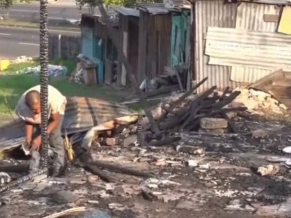 Un voraz incendio registrado este domingo 3 de mayo consumió varios puestos de venta en la colonia Nueva Suyapa de Tegucigalpa.