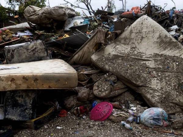 Suben a 28 los fallecidos en Jamaica por el paso del huracán Melissa.