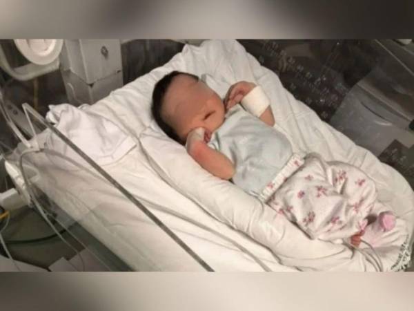 El temor a sus padres orillaron a una adolescente de 15 años a dar a luz a su bebé en el baño de su casa, únicamente con la ayuda de la herramienta de inteligencia artificial ChatGPT. El caso ocurrió este martes 15 de abril en la localidad de Ezpeleta, en Argentina. A continuación los detalles del polémico hecho.