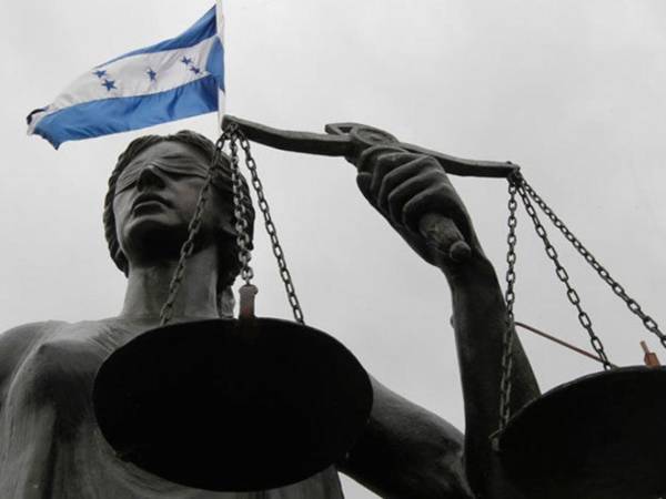 La audiencia fue reprogramada para el miércoles 25 de marzo.