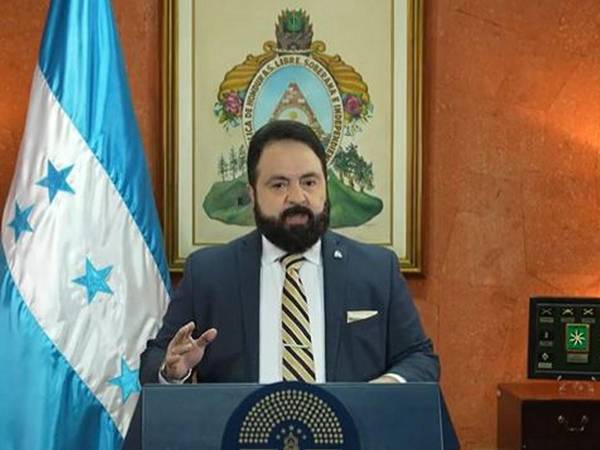 La cita tiene como propósito sostener un diálogo entre la presidencia del Congreso Nacional y los jefes de bancada.