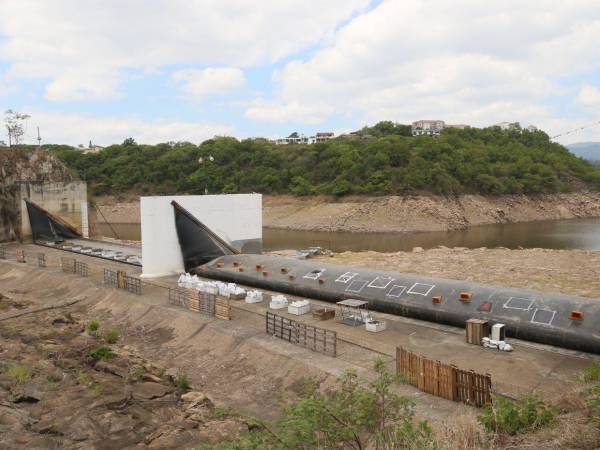Las autoridades municipales anunciaron sanciones para quienes desperdicien agua en actividades no esenciales.