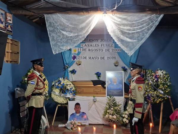 El velatorio del clase I póstumo de Policía, Emerson Josué Canales Fúnez, fue velado en la residencia de sus padres en el municipio de Pespire, Choluteca y luego fue sepultado en el cementerio de la comunidad.