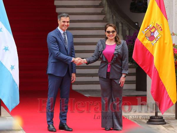 Castro Sarmiento recibió en Casa de Gobierno al presidente Sánchez y acordaron fortalecer relaciones.
