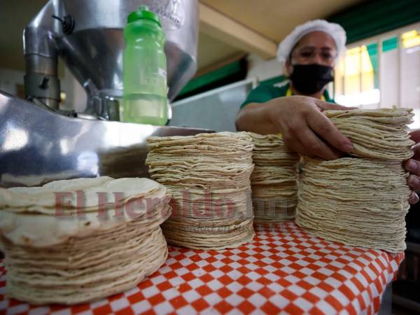 Los capitalinos son los consumidores por excelencia de este derivado del maíz, pero corren peligro de dejar de serlo por sus altos costos que van desde 0.67 centavos hasta los 1.50 lempiras por unidad.