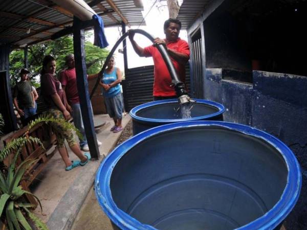 Desde el pasado 20 de septiembre, los capitalinos reciben el servicio de agua potable cada 12 días.