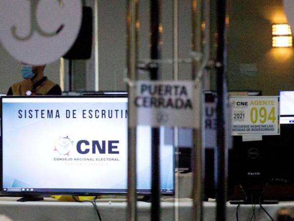 ¿Qué es el TREP y por qué es importante en las elecciones generales en Honduras 2025? La noche del 4 de agosto y por unanimidad, los tres consejeros del Consejo Nacional Electoral (CNE) aprobaron la noche una modificación en el flujo del sistema de Transmisión de Resultados Electorales Preliminares (TREP), dando así un paso decisivo para superar la parálisis institucional que prevaleció durante casi un mes.