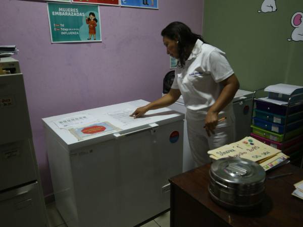 Los pacientes de San Buenaventura denuncian que deben comprar insumos para ser atendidos, debido a que el centro de salud tiene escasez de algodón, hilos y jeringas.