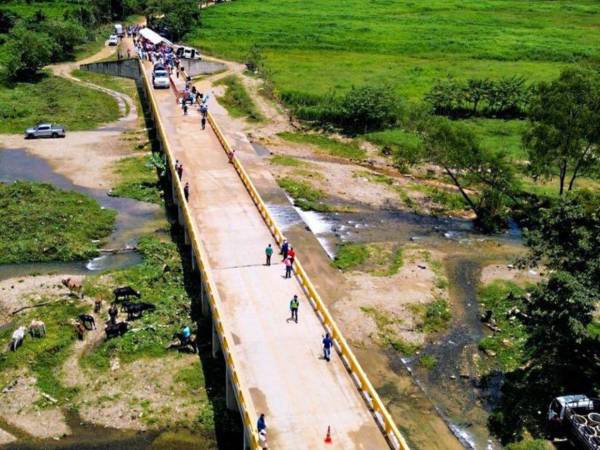 Las obras, con una inversión superior a 973 millones de lempiras, buscan mejorar la conectividad en el oriente del país.