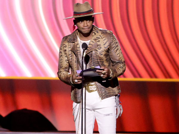 Momento en que Jimmie Allen anunciaba a Vicente Fernández como ganador.