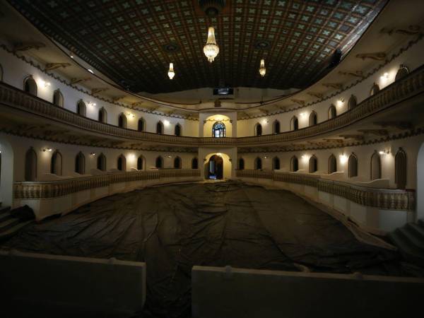 La restauración del Teatro Manuel Bonilla continúa bajo estrictos lineamientos patrimoniales, lo que ha provocado atrasos y mantiene en reserva la fecha de apertura.