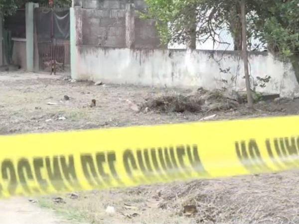 Según informes preliminares, la víctima fue interceptada por desconocidos que lo atacaron brutalmente a pedradas lo que le ocasionó la muerte.