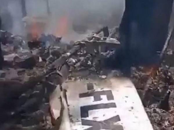 La avioneta se precipitó a tierra tras solo minutos de haber despegado de la terminal aérea.