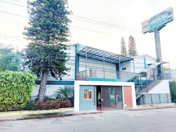 La Junta Directiva del Colegio de Químico-Farmacéuticos de Honduras (CQFH) rechaza tercerización de medicamentos.