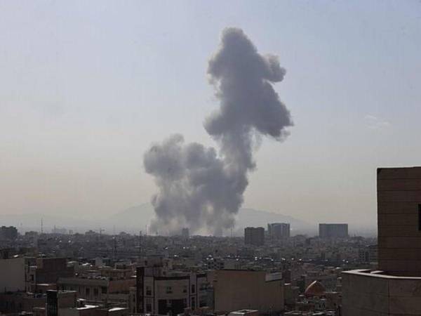 Las hostilidades se iniciaron a primera hora de la mañana en Irán cuando Estados Unidos e Israel lanzaron oleadas de misiles contra objetivos en Irán.