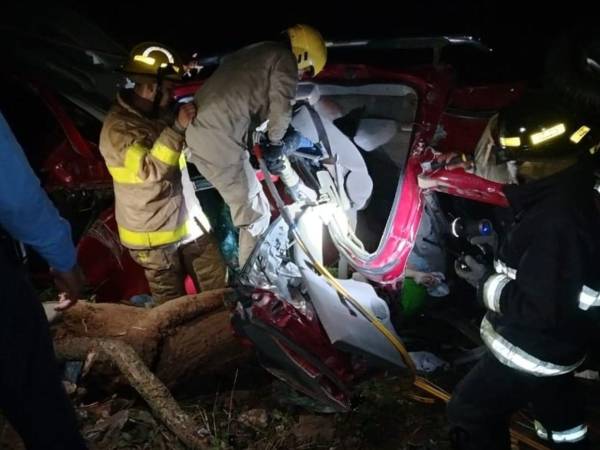 Dentro de la unidad quedaron los cuatro cuerpos en medio del amasijo de hiero.