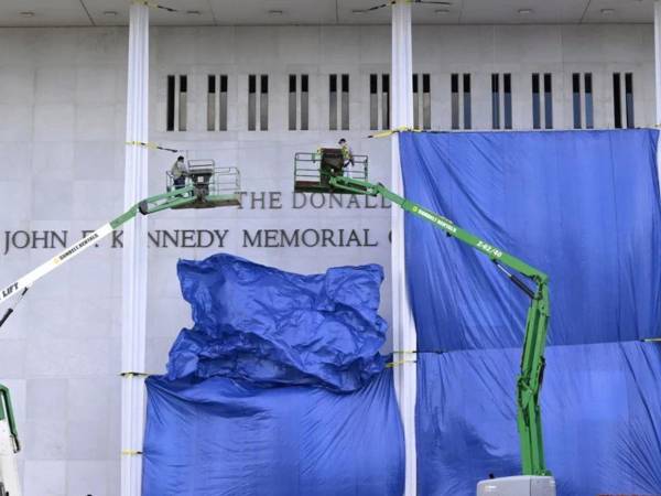 Juez ordena a Donald Trump avisar antes de demoler el Kennedy.