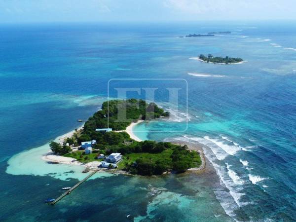 Los Cayos Zapotillos, en el golfo de Honduras, son el centro de un reclamo tripartito elevado hasta la Corte Internacional de Justicia. Belice, Honduras y Guatemala reclaman su soberanía y propiedad.