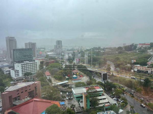 Desde la noche del lunes 21 de abril comenzaron las lluvias intermitentes. Así luce este martes la capital.