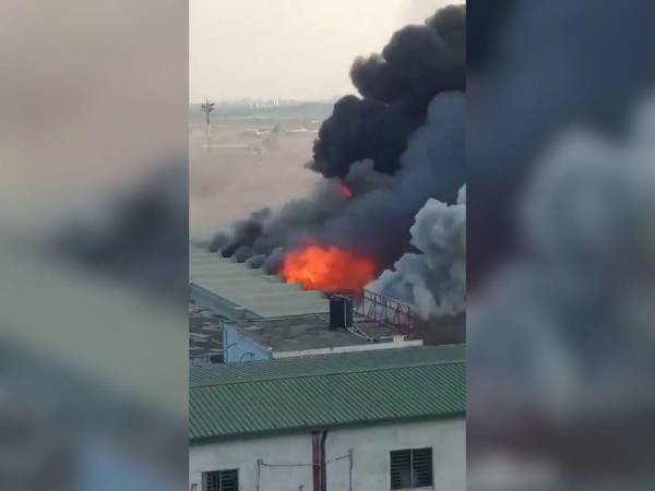 El foco del incendio en el Aeropuerto Internacional Hazrat Shahjalal de Dhaka, Bangladesh, se registró cerca de la Puerta 8 del terminal de carga, donde se almacenan importaciones y mercancías. Aquí los detalles de este siniestro
