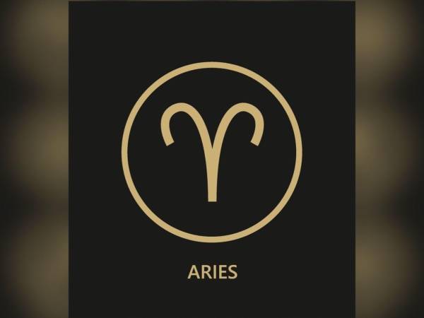 ARIES (21 de marzo - 20 de abril). El sueño es importante en estos días y tendrás que cumplir con las horas que te pide el cuerpo o acusarás las consecuencias. Mal día para trabajar en exceso, los resultados podrían ser peores que la ausencia de los mismos. Estarás pendiente de una llamada.