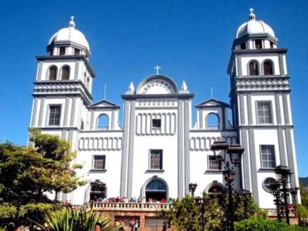 El Viernes Santo, 3 de abril, se vivirá una de las jornadas más solemnes con una agenda que inicia a las 5:30 de la mañana con el Santo Viacrucis alrededor de la basílica.