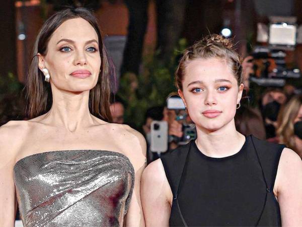 La famosa actriz posó junto a su hija para la premier de Eternals.