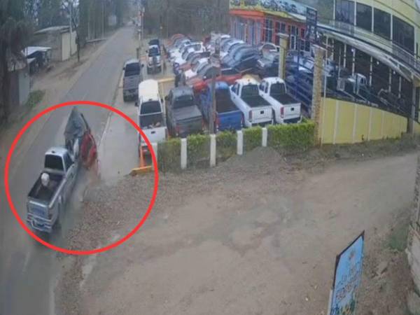 Un estrepitoso accidente entre una mototaxi y un carro dejó el saldo de una persona herida en Olancho.