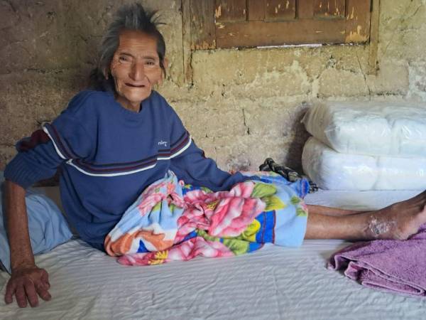 Doña Cristina recibió donaciones que le permitirán continuar su recuperación tras una grave infección.