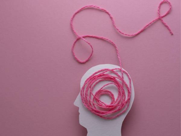 Si usted o un ser querido enfrenta un cáncer de mama, cuidar la salud emocional es tan importante como seguir el tratamiento.