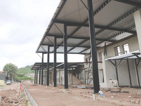 La restauración de la Nave Carías avanza con la rehabilitación de las paredes originales donde se invertirán 47.7 millones de lempiras.