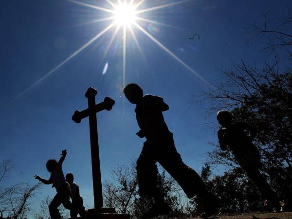 Cada 3 de mayo, Honduras conmemora el Día de la Cruz, una tradición de raíces religiosas y culturales que honra el símbolo central del cristianismo y que aún se mantiene viva en varios rincones del país, especialmente en comunidades del interior.