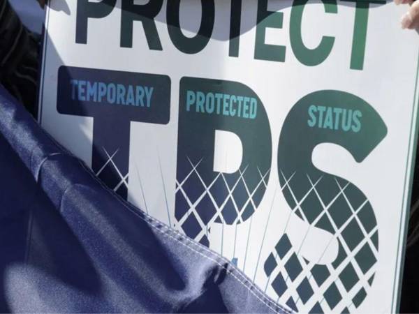 “Este día es muy importante para mostrar unidad, porque no son solo los inmigrantes de Siria o Haití los afectados, seremos todos los deportados”, dice a EFE el salvadoreño José Urias, beneficiario del TPS, que viajó desde Massachusetts.