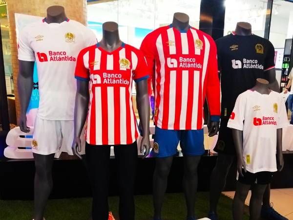 El Club Deportivo Olimpia presentó su nueva indumentaria que estará disponible en las tiendas Sportline a nivel nacional.