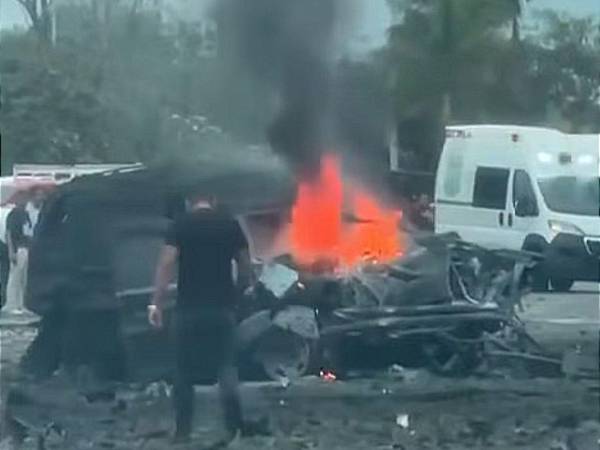 Las autoridades mexicanas investigan la explosión de un carro bomba ocurrida en Coahuayana, Michoacán, que dejó dos personas muertas y severos daños en inmuebles y vehículos cercanos