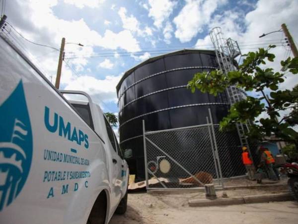 Colonias como Villa Vieja, Tres de Mayo, Hato de Enmedio y algunos sectores de la 21 de febrero y la Cerro Grande, se han quejado de tener tanques en malos estados y un limitado suministro del líquido vital.