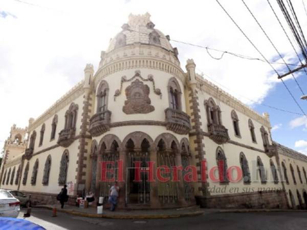 El 6 de agosto cumple 103 años la Antigua Casa Presidencial por el arquitecto Augusto Bressani, de Italia. Foto: Marvin Salgado / EL HERALDO.