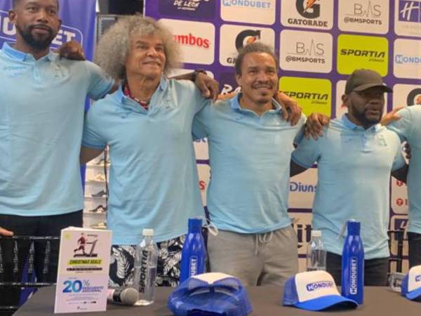 Rambo de León junto al Pibe Valderrama en la previa de su partido de despedida.
