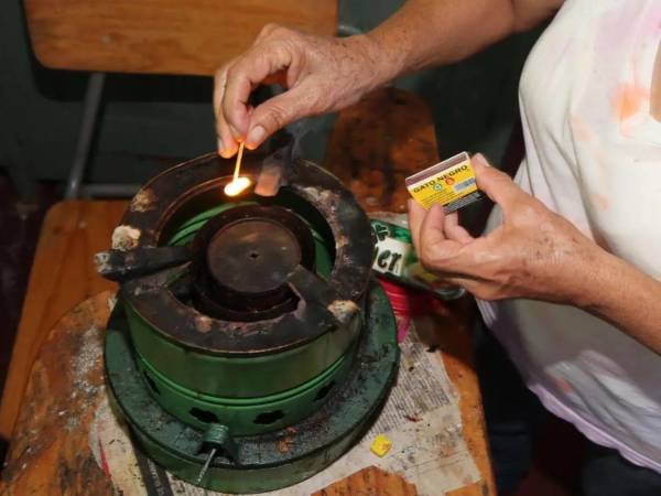 Para el uso de estufas de gas es utilizado popularmente el queroseno y su alto costo implica un impacto considerable para las familias de escasos recursos.